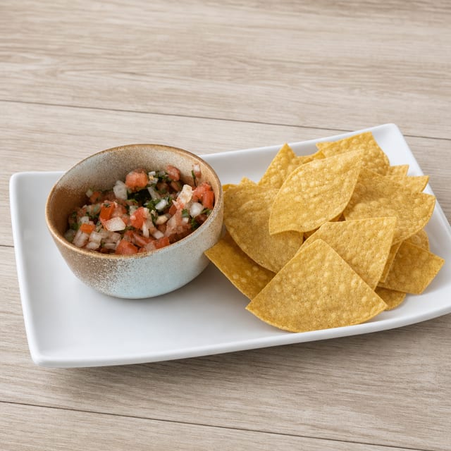 Chips & Pico de Gallo.